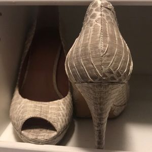 Beautiful like new snake print heels